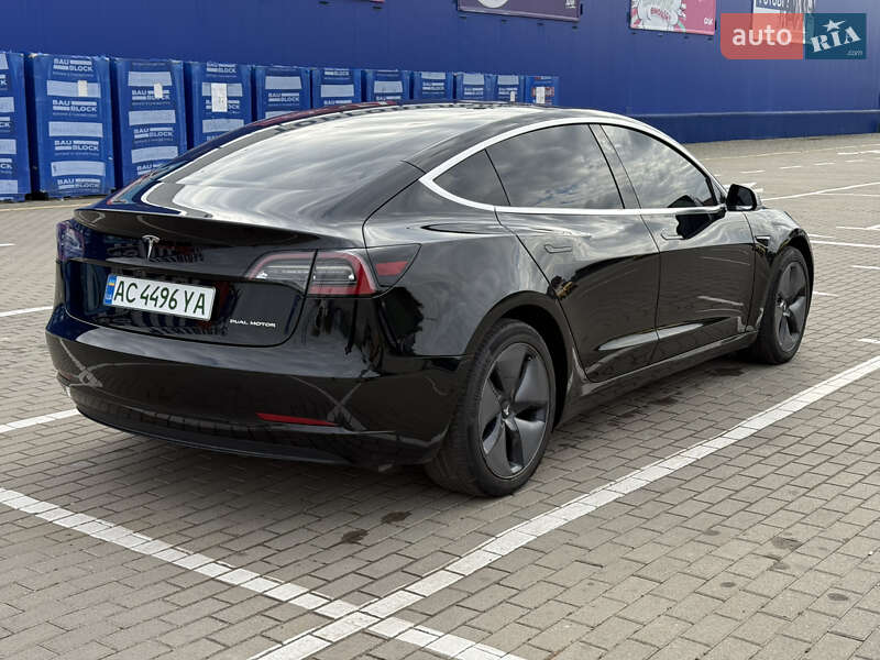 Седан Tesla Model 3 2019 в Нововолынске