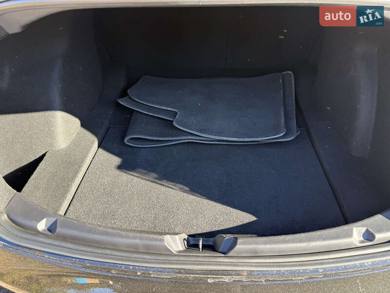 Седан Tesla Model 3 2019 в Нововолынске