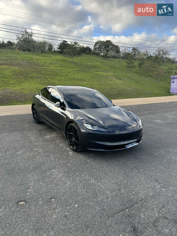 Седан Tesla Model 3 2024 в Чорноморську