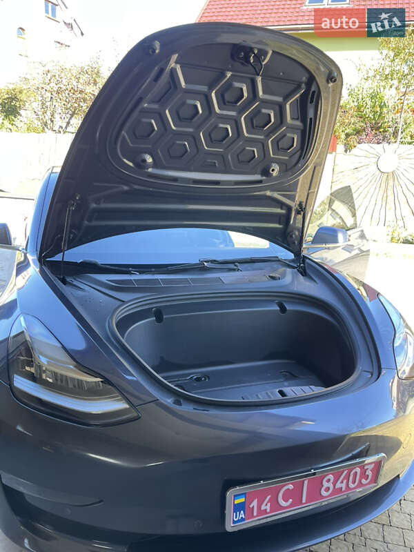 Седан Tesla Model 3 2020 в Львове фото 46 Седан Tesla Model 3 2020 в Львове