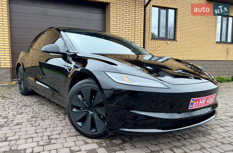 Седан Tesla Model 3 2024 в Олевську