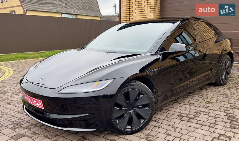 Седан Tesla Model 3 2024 в Олевську