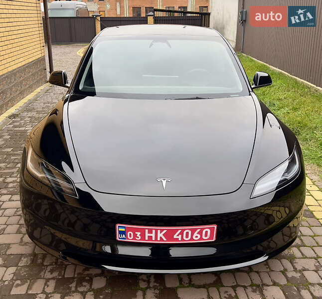 Седан Tesla Model 3 2024 в Олевську