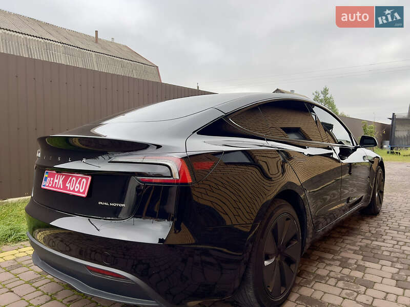 Седан Tesla Model 3 2024 в Олевську