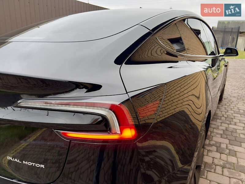 Седан Tesla Model 3 2024 в Олевську