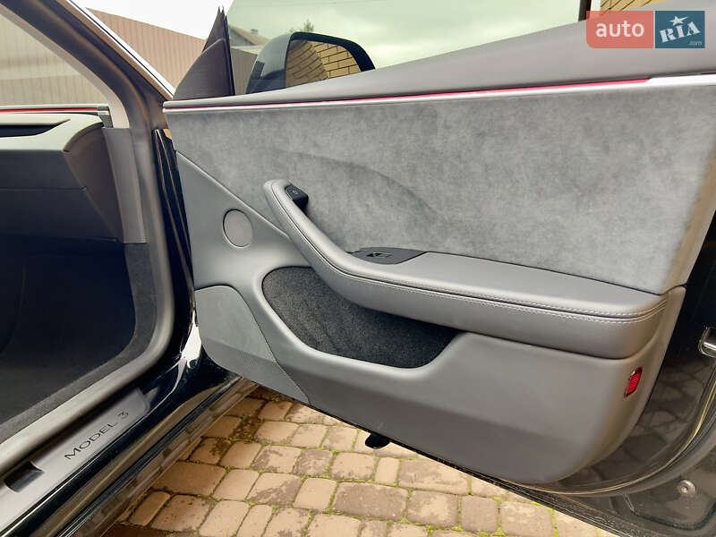 Седан Tesla Model 3 2024 в Олевську