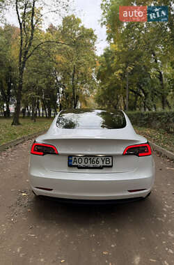 Седан Tesla Model 3 2021 в 