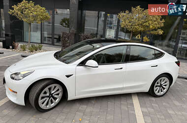 Седан Tesla Model 3 2021 в 