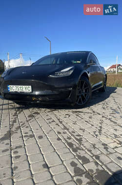 Седан Tesla Model 3 2020 в Львове