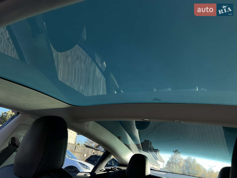 Седан Tesla Model 3 2020 в Луцьку