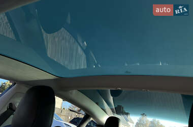 Седан Tesla Model 3 2020 в 