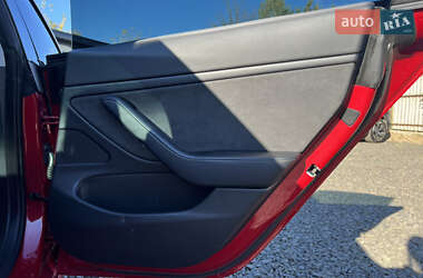 Седан Tesla Model 3 2020 в 