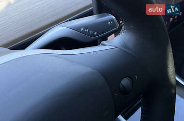 Седан Tesla Model 3 2020 в 
