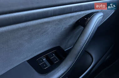 Седан Tesla Model 3 2020 в 