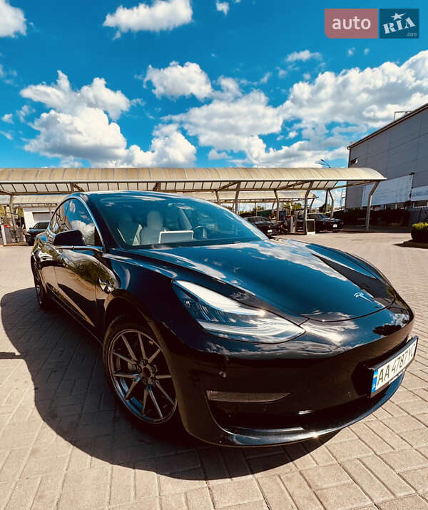 Седан Tesla Model 3 2019 в Киеве