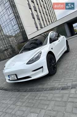 Седан Tesla Model 3 2022 в 