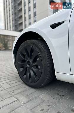 Седан Tesla Model 3 2022 в 