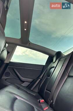 Седан Tesla Model 3 2022 в 