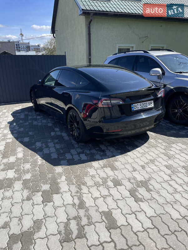 Седан Tesla Model 3 2022 в Львове