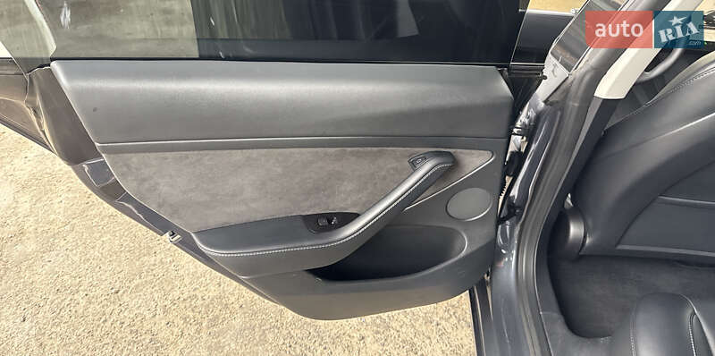 Седан Tesla Model 3 2022 в Днепре