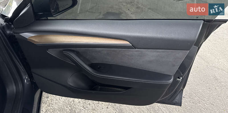 Седан Tesla Model 3 2022 в Днепре