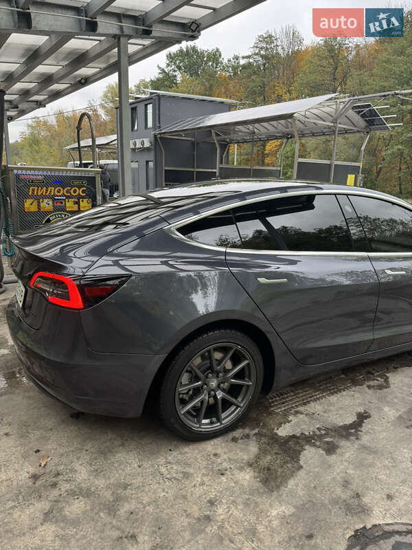 Седан Tesla Model 3 2019 в Киеве фото 5 Седан Tesla Model 3 2019 в Киеве