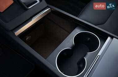 Седан Tesla Model 3 2024 в Киеве