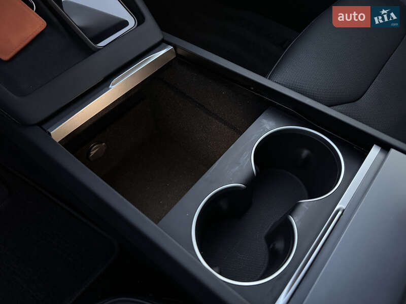 Седан Tesla Model 3 2024 в Киеве фото 26 Седан Tesla Model 3 2024 в Киеве