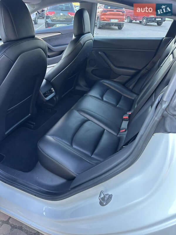 Седан Tesla Model 3 2021 в Івано-Франківську