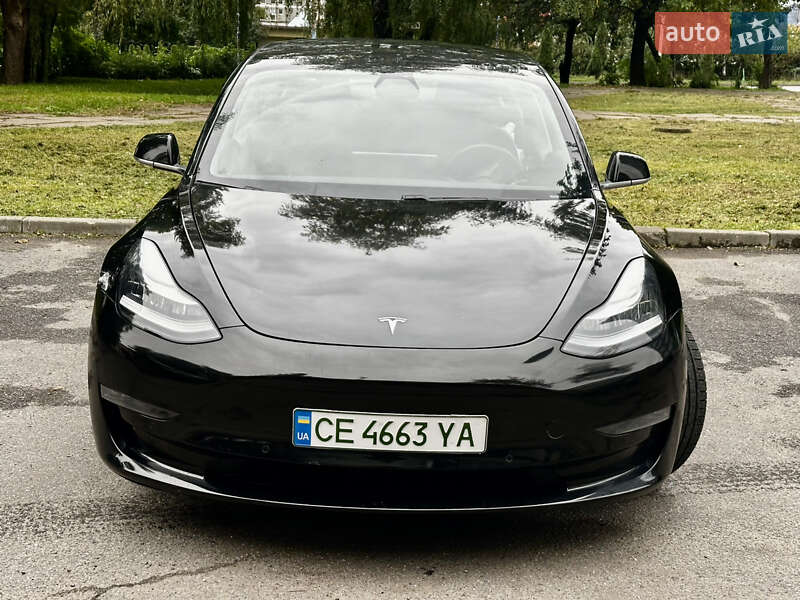 Седан Tesla Model 3 2019 в Черновцах