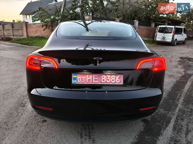 Седан Tesla Model 3 2021 в Луцьку