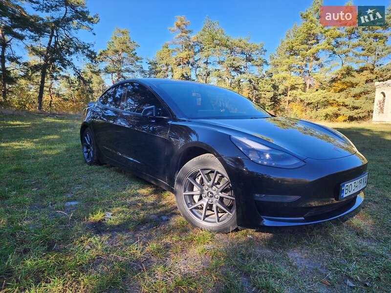 Седан Tesla Model 3 2021 в Кременці