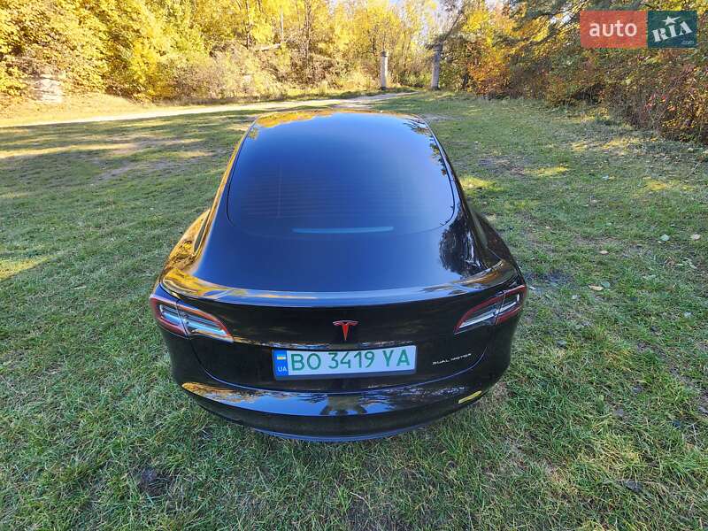Седан Tesla Model 3 2021 в Кременці