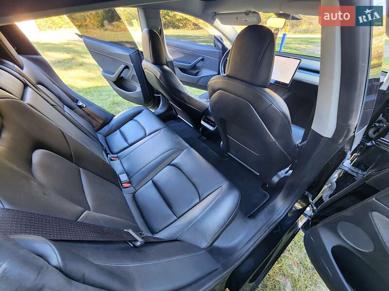 Седан Tesla Model 3 2021 в Кременці