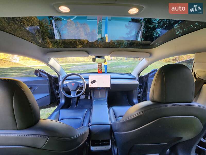 Седан Tesla Model 3 2021 в Кременці