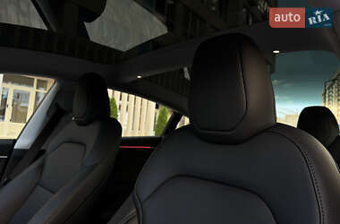Седан Tesla Model 3 2024 в 