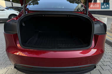 Седан Tesla Model 3 2024 в 