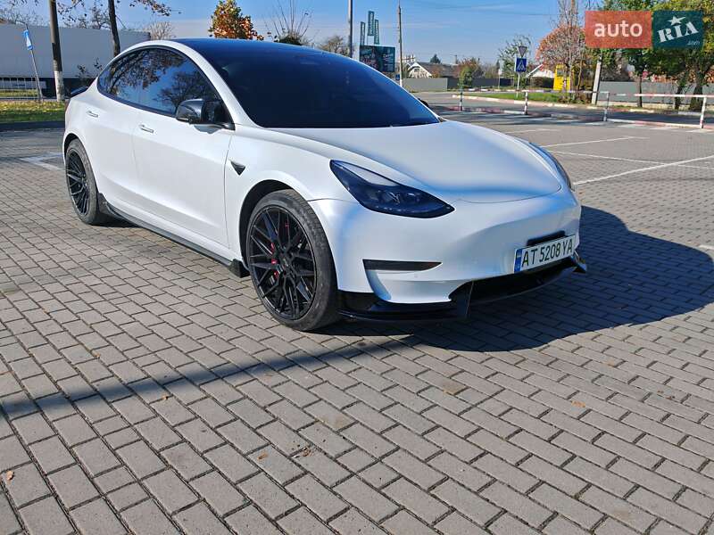 Седан Tesla Model 3 2021 в Коломиї