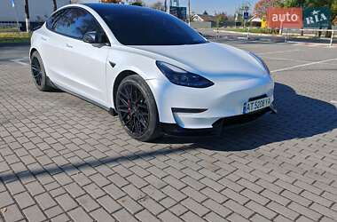Седан Tesla Model 3 2021 в 