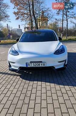 Седан Tesla Model 3 2021 в 