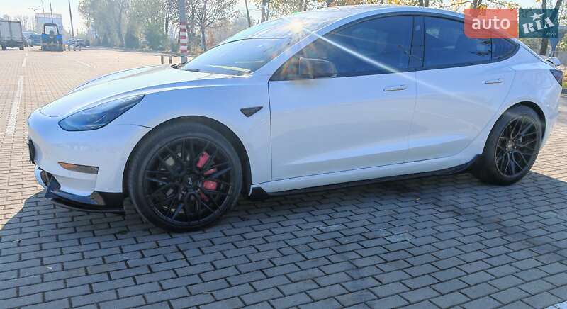 Седан Tesla Model 3 2021 в Коломиї