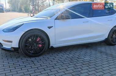Седан Tesla Model 3 2021 в 
