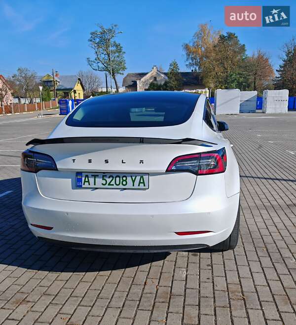 Седан Tesla Model 3 2021 в Коломиї