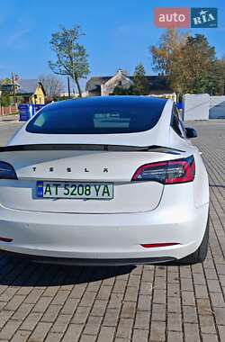 Седан Tesla Model 3 2021 в 