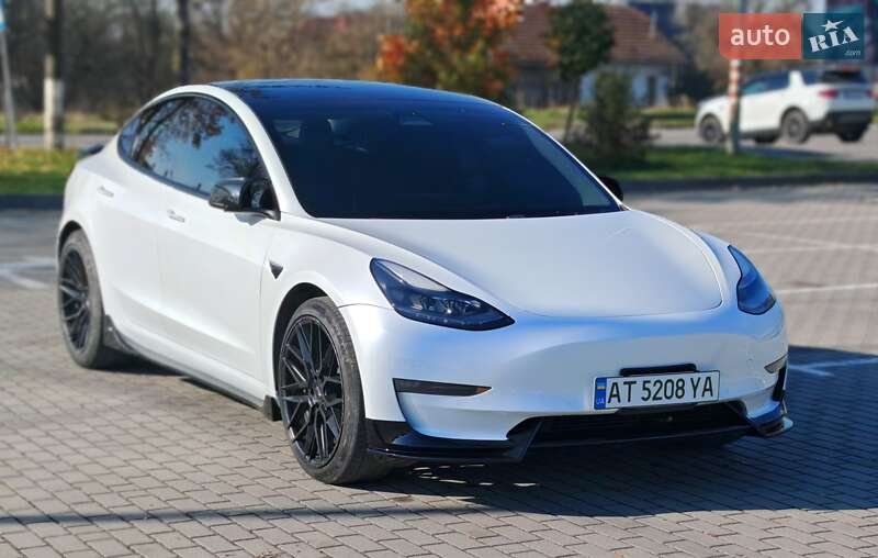 Седан Tesla Model 3 2021 в Коломиї