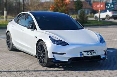Седан Tesla Model 3 2021 в 