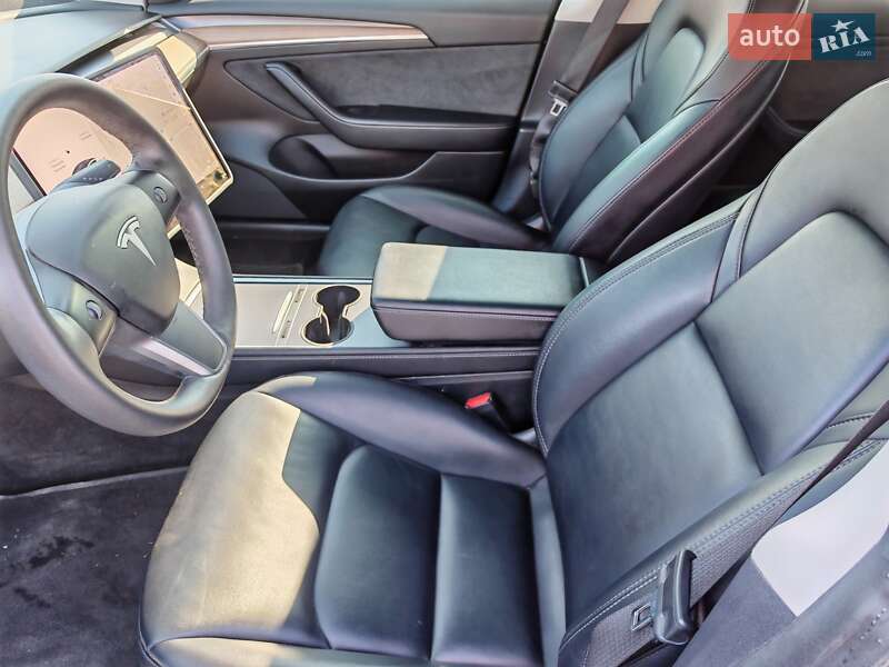 Седан Tesla Model 3 2021 в Коломиї