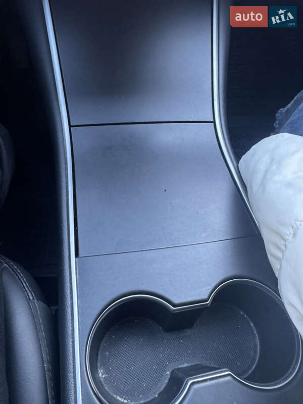 Седан Tesla Model 3 2020 в Одесі