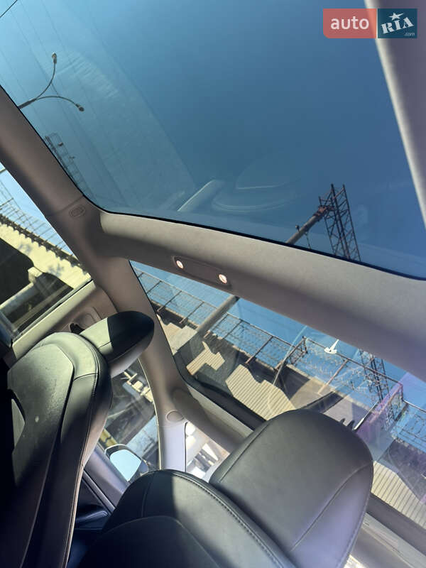 Седан Tesla Model 3 2020 в Одесі