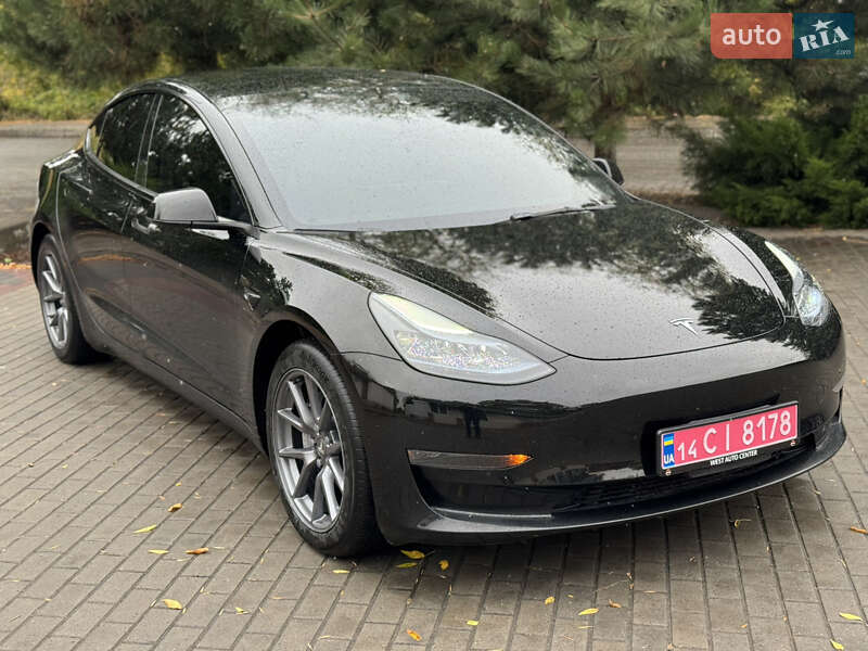 Седан Tesla Model 3 2023 в Черкассах